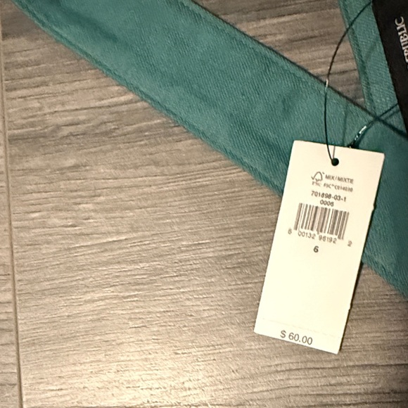 Banana Republic Teal Crop Top. Size 6. NWT - Picture 5 of 7